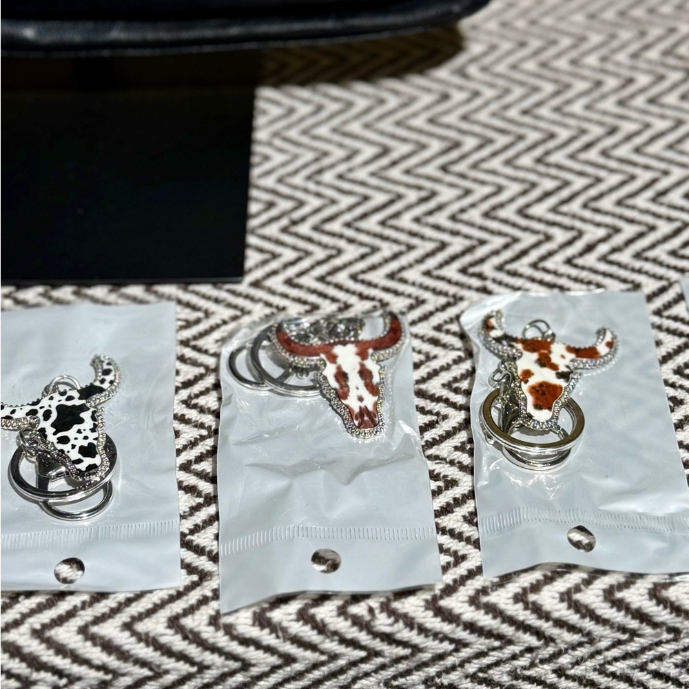 ❤️Buy Now❤️Western Bull Skull Enamel Bag Charm / Keychain - Picture 14 of 16